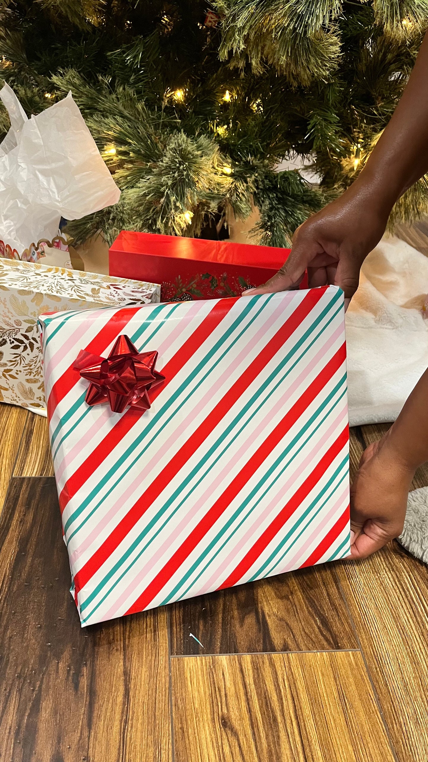 Gift wrap, boxes and bags - Magnate Beauty